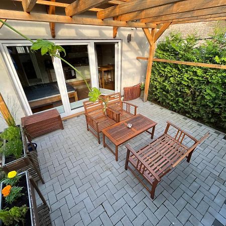 Ferienwohnung Im Stadtzentrum Von Bernau - Komfortable Wohnung Mit 2 Zimmern, Bad, Spuelmaschine, Waschmaschine, Komplette Kueche, Wlan, Terrasse, Ruhige Lage ベルナウ・バイ・ベルリン エクステリア 写真