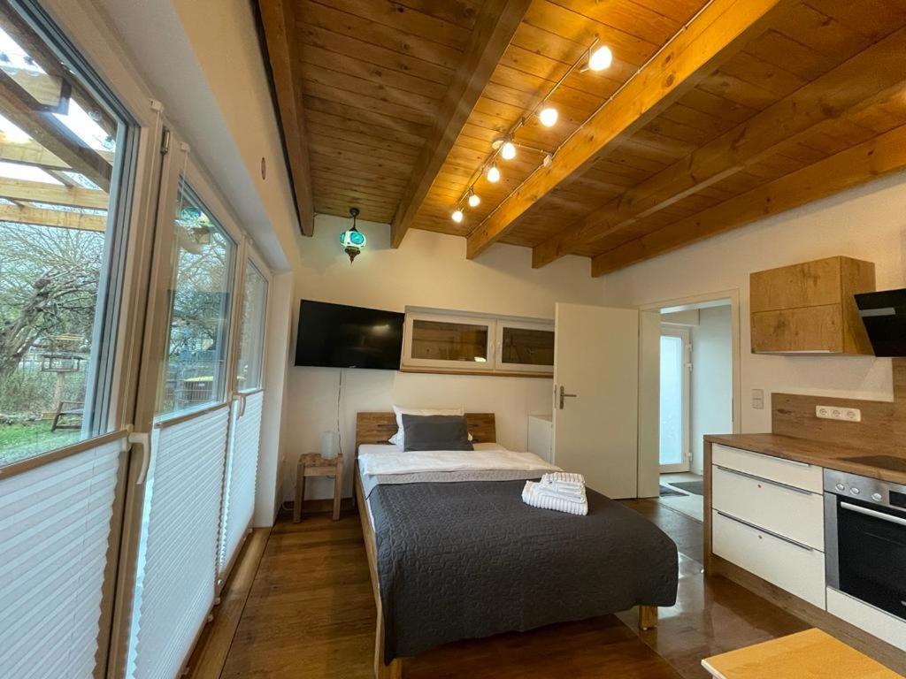 Ferienwohnung Im Stadtzentrum Von Bernau - Komfortable Wohnung Mit 2 Zimmern, Bad, Spuelmaschine, Waschmaschine, Komplette Kueche, Wlan, Terrasse, Ruhige Lage ベルナウ・バイ・ベルリン エクステリア 写真