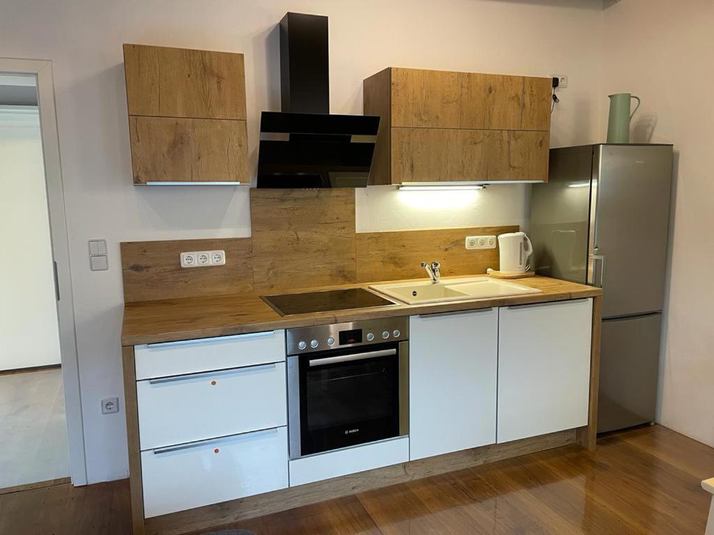 Ferienwohnung Im Stadtzentrum Von Bernau - Komfortable Wohnung Mit 2 Zimmern, Bad, Spuelmaschine, Waschmaschine, Komplette Kueche, Wlan, Terrasse, Ruhige Lage ベルナウ・バイ・ベルリン エクステリア 写真