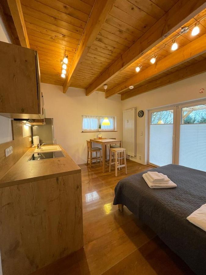 Ferienwohnung Im Stadtzentrum Von Bernau - Komfortable Wohnung Mit 2 Zimmern, Bad, Spuelmaschine, Waschmaschine, Komplette Kueche, Wlan, Terrasse, Ruhige Lage ベルナウ・バイ・ベルリン エクステリア 写真