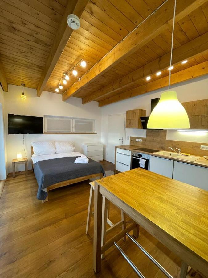 Ferienwohnung Im Stadtzentrum Von Bernau - Komfortable Wohnung Mit 2 Zimmern, Bad, Spuelmaschine, Waschmaschine, Komplette Kueche, Wlan, Terrasse, Ruhige Lage ベルナウ・バイ・ベルリン エクステリア 写真