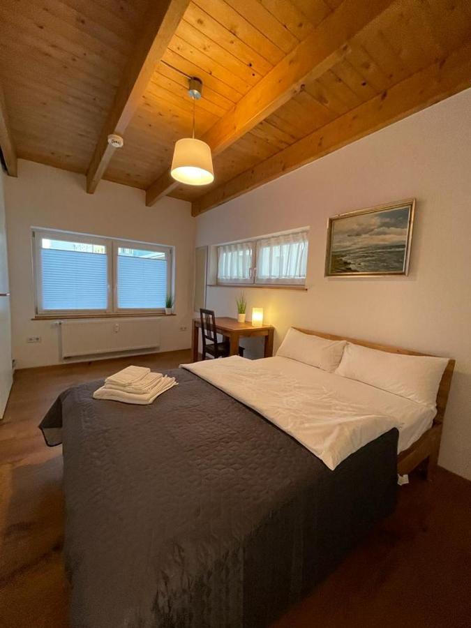 Ferienwohnung Im Stadtzentrum Von Bernau - Komfortable Wohnung Mit 2 Zimmern, Bad, Spuelmaschine, Waschmaschine, Komplette Kueche, Wlan, Terrasse, Ruhige Lage ベルナウ・バイ・ベルリン エクステリア 写真