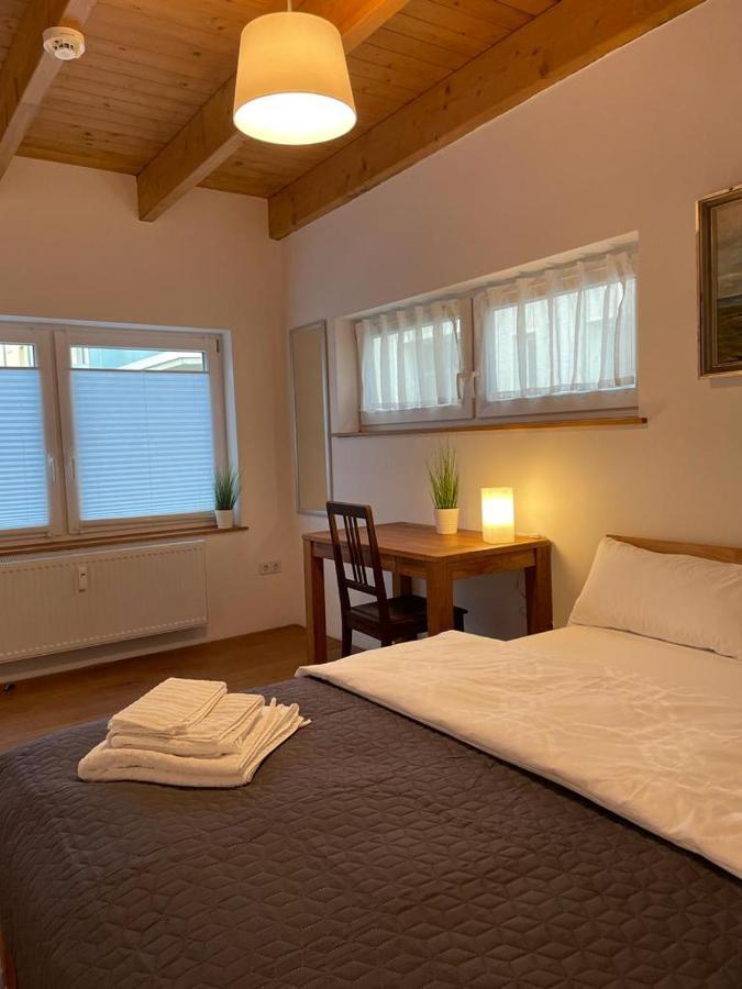 Ferienwohnung Im Stadtzentrum Von Bernau - Komfortable Wohnung Mit 2 Zimmern, Bad, Spuelmaschine, Waschmaschine, Komplette Kueche, Wlan, Terrasse, Ruhige Lage ベルナウ・バイ・ベルリン エクステリア 写真