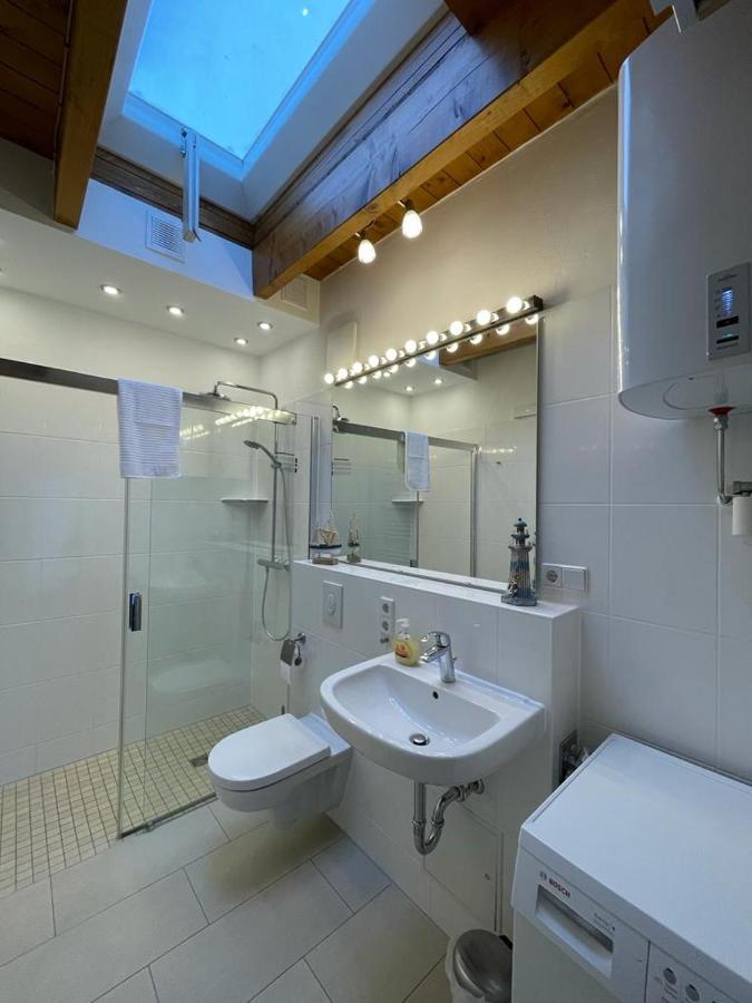 Ferienwohnung Im Stadtzentrum Von Bernau - Komfortable Wohnung Mit 2 Zimmern, Bad, Spuelmaschine, Waschmaschine, Komplette Kueche, Wlan, Terrasse, Ruhige Lage ベルナウ・バイ・ベルリン エクステリア 写真