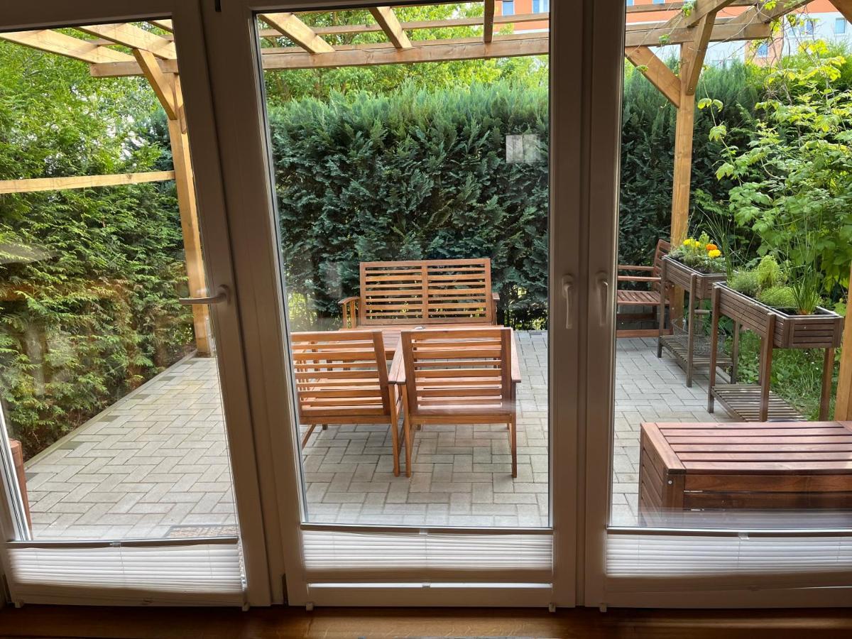 Ferienwohnung Im Stadtzentrum Von Bernau - Komfortable Wohnung Mit 2 Zimmern, Bad, Spuelmaschine, Waschmaschine, Komplette Kueche, Wlan, Terrasse, Ruhige Lage ベルナウ・バイ・ベルリン エクステリア 写真